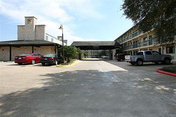 Amerihome Inn & Suites Houston Airport North Exterior photo