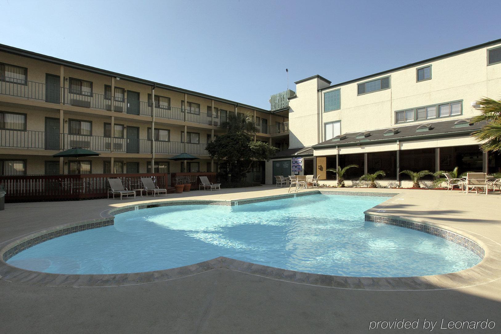Amerihome Inn & Suites Houston Airport North Exterior photo